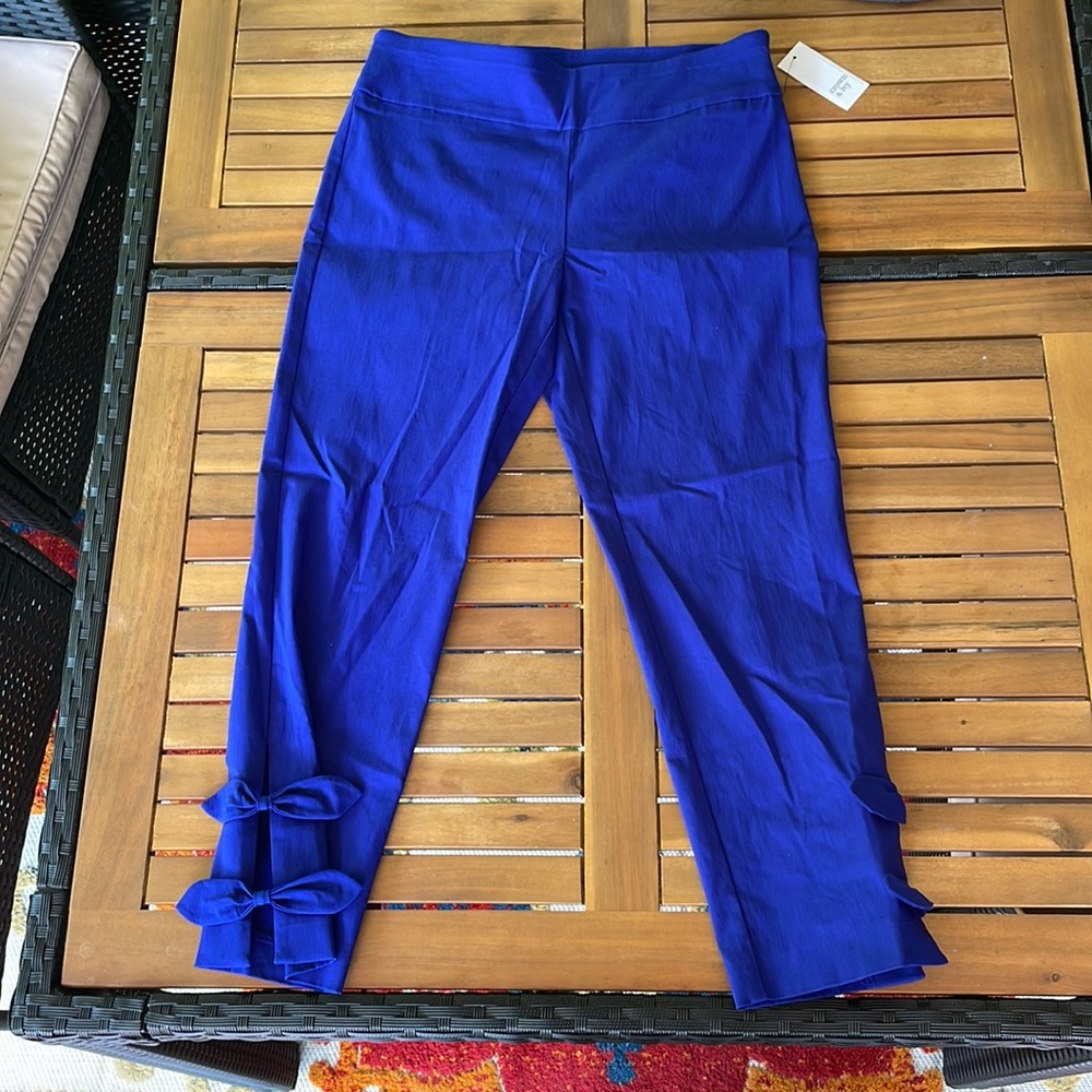Crown & Ivy size 6 blue dress pants